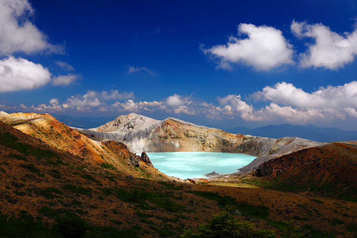 草津白根山（湯釜）